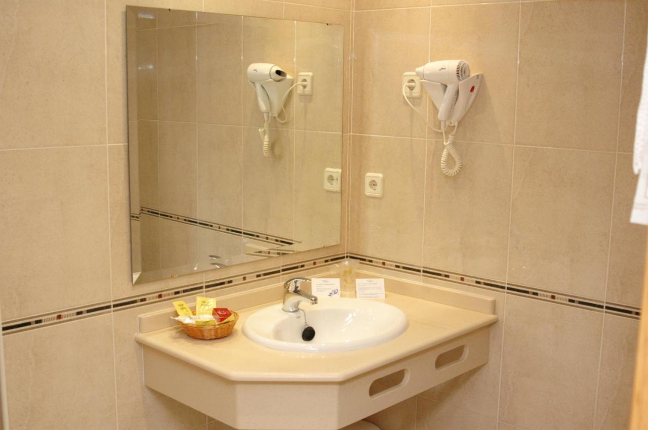 Hotel Villa Juanita О Грове Екстериор снимка