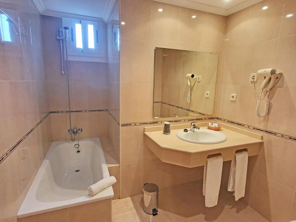 Hotel Villa Juanita О Грове Екстериор снимка