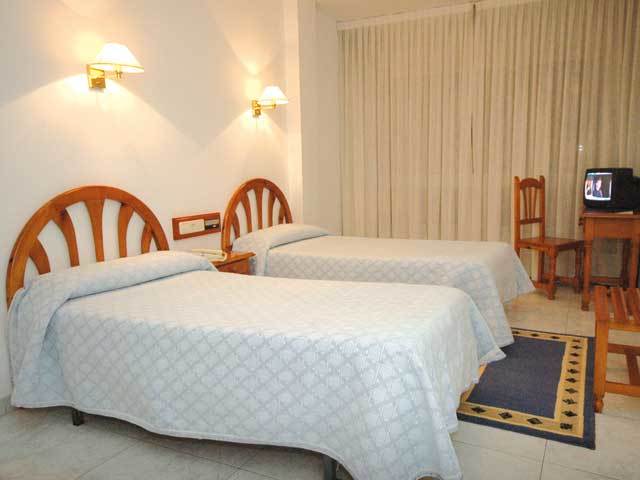Hotel Villa Juanita О Грове Екстериор снимка