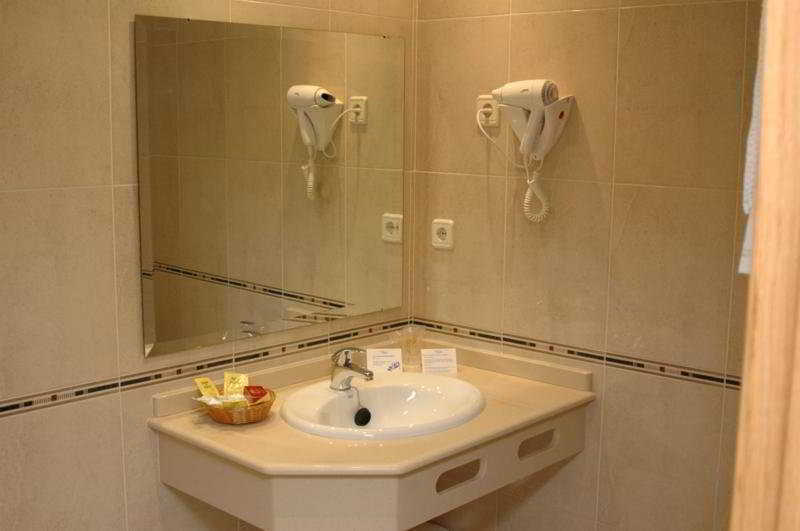 Hotel Villa Juanita О Грове Екстериор снимка